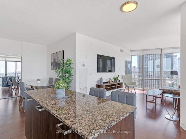 2310 - 832 Bay St, Condo with 3 bedrooms, 2 bathrooms and 1 parking in Toronto ON | Image 5