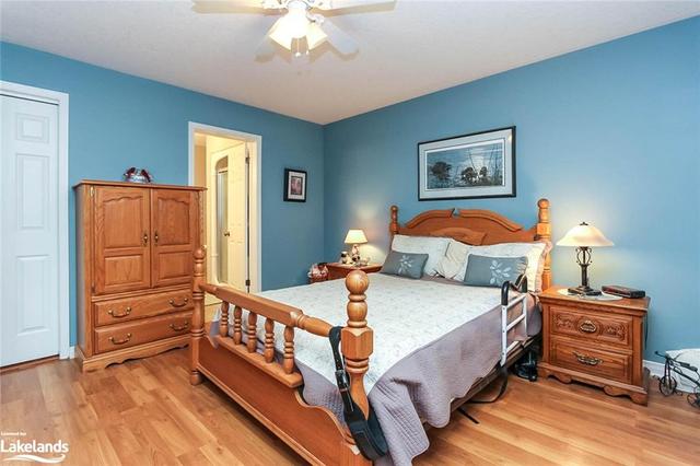 8 Pennsylvania Avenue, House detached with 2 bedrooms, 2 bathrooms and 3 parking in Wasaga Beach ON | Image 17