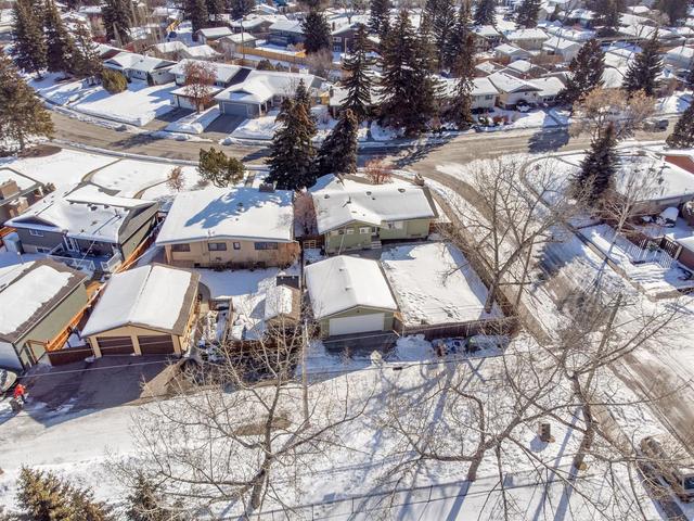 304 Lake Bonavista Drive Se, House detached with 4 bedrooms, 2 bathrooms and 2 parking in Calgary AB | Image 20