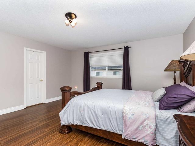 383 Hobbs Cres, House attached with 3 bedrooms, 3 bathrooms and 2 parking in Milton ON | Image 32