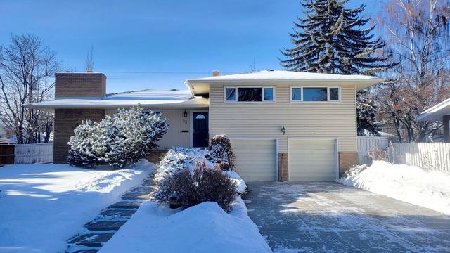 53 Cherovan Drive Sw, House detached with 4 bedrooms, 2 bathrooms and 4 parking in Calgary AB | Image 1