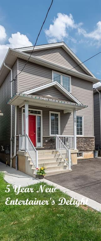 201 East 24th Street, House detached with 5 bedrooms, 2 bathrooms and 2 parking in Hamilton ON | Image 1