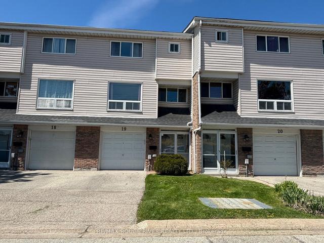 19 - 33 Celeste Dr, Townhouse with 3 bedrooms, 2 bathrooms and 2 parking in Toronto ON | Image 5