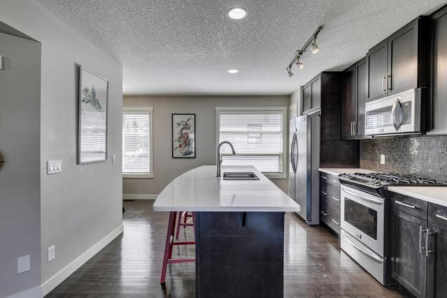35 Aspen Hills Green Sw, Home with 2 bedrooms, 2 bathrooms and 2 parking in Calgary AB | Image 7