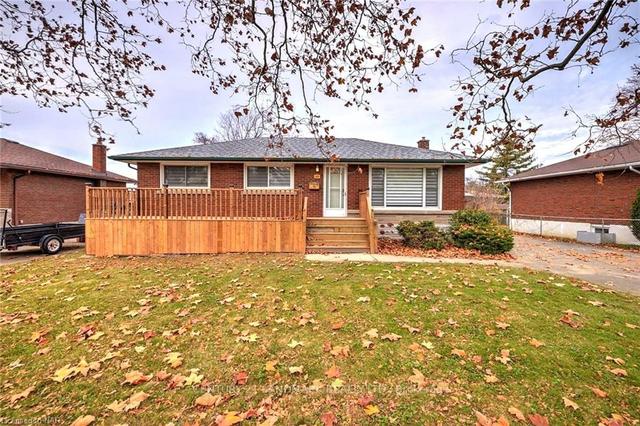 45 Chestnut St W, House detached with 3 bedrooms, 4 bathrooms and 6 parking in St. Catharines ON | Image 1