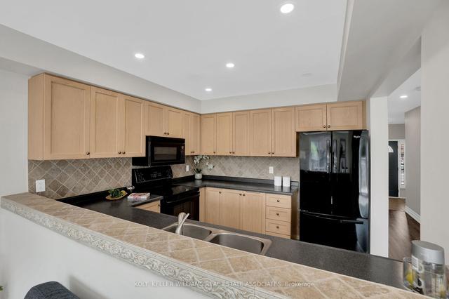 2087 Redstone Cres, House attached with 3 bedrooms, 3 bathrooms and 4 parking in Oakville ON | Image 4