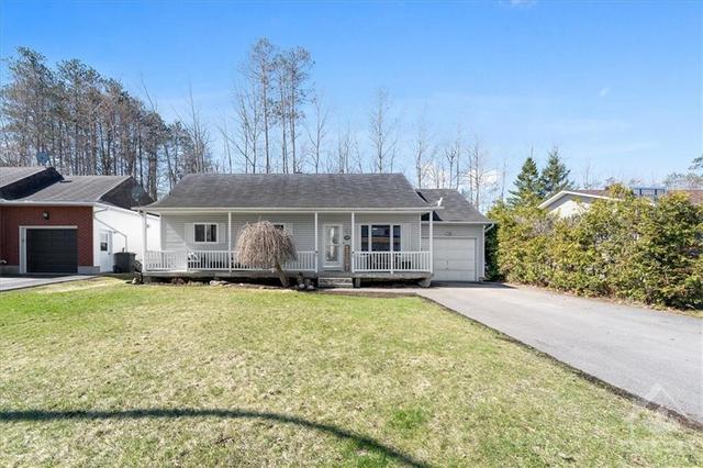 870 Payer Street, House detached with 3 bedrooms, 2 bathrooms and 5 parking in Clarence Rockland ON | Image 1