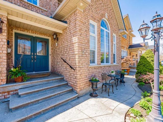 16 Sir Michael Pl, House detached with 4 bedrooms, 3 bathrooms and 5 parking in Brampton ON | Image 23