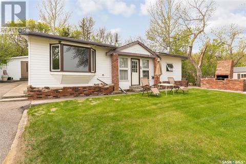 100 6th Street, House detached with 2 bedrooms, 1 bathrooms and null parking in Buena Vista SK | Card Image