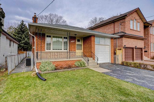 246 Elmwood Ave, House detached with 3 bedrooms, 2 bathrooms and 3 parking in Toronto ON | Image 12
