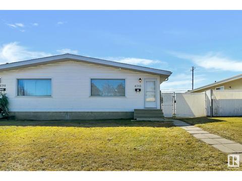 6713 137 Av Nw Nw, House semidetached with 3 bedrooms, 1 bathrooms and null parking in Edmonton AB | Card Image