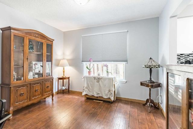 7 Nottawasaga Cres, House semidetached with 4 bedrooms, 2 bathrooms and 3 parking in Brampton ON | Image 6