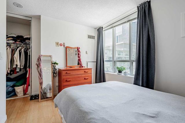 1419 - 140 Simcoe St, Condo with 2 bedrooms, 1 bathrooms and 1 parking in Toronto ON | Image 11