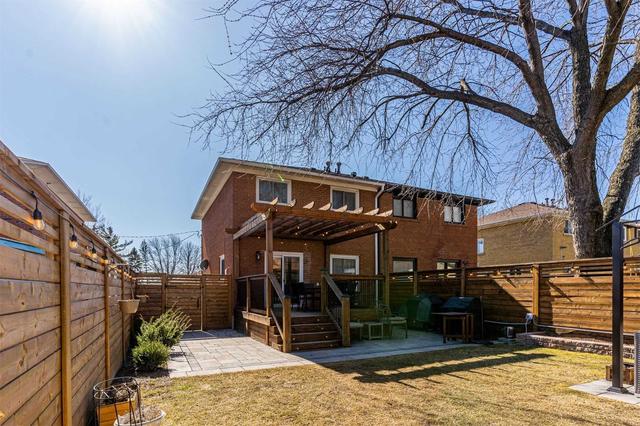 3639 Anniversary Rd, House semidetached with 3 bedrooms, 2 bathrooms and 4 parking in Mississauga ON | Image 29