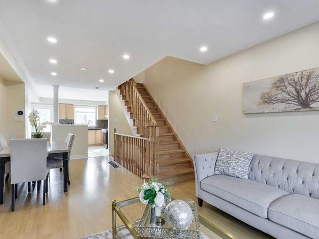 2779 Bur Oak Ave, House attached with 3 bedrooms, 3 bathrooms and 4 parking in Markham ON | Image 4