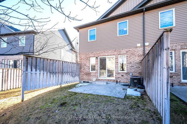 71 Arlington Cres, Townhouse with 3 bedrooms, 3 bathrooms and 2 parking in Guelph ON | Image 26