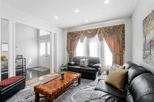 10 Emperor Dr, House detached with 5 bedrooms, 5 bathrooms and 6 parking in Brampton ON | Image 3