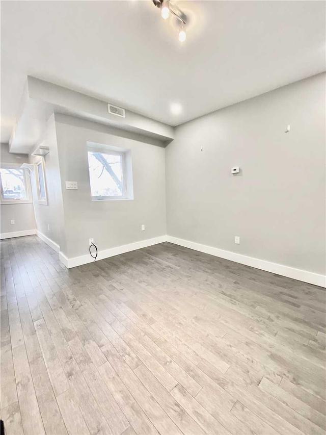 Unit 3 - 336 Campbell 2nd Floor Ave, House semidetached with 2 bedrooms, 1 bathrooms and 4 parking in Toronto ON | Image 7