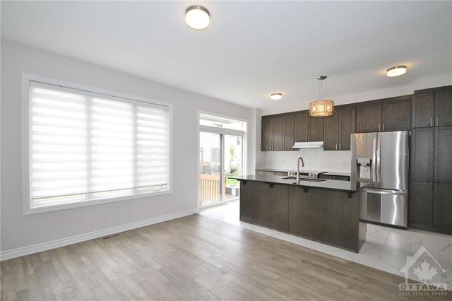 723 Megrez Way, Townhouse with 3 bedrooms, 3 bathrooms and 2 parking in Ottawa ON | Image 7