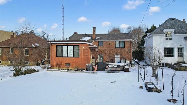 103 York Mills Rd, House detached with 3 bedrooms, 2 bathrooms and 5 parking in Toronto ON | Image 2
