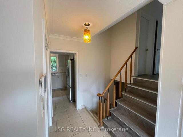 59 Ravenscroft Circ, House detached with 3 bedrooms, 3 bathrooms and 4 parking in Toronto ON | Image 7