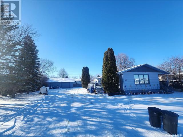 542 1st Street E, House detached with 5 bedrooms, 2 bathrooms and null parking in Lafleche SK | Image 1
