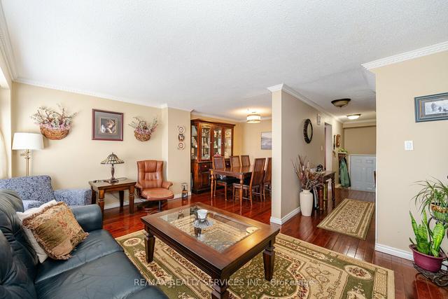 160 Moregate Cres, Townhouse with 3 bedrooms, 2 bathrooms and 2 parking in Brampton ON | Image 10