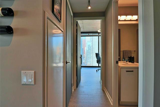 2806 - 11 Charlotte St, Condo with 2 bedrooms, 1 bathrooms and 1 parking in Toronto ON | Image 16