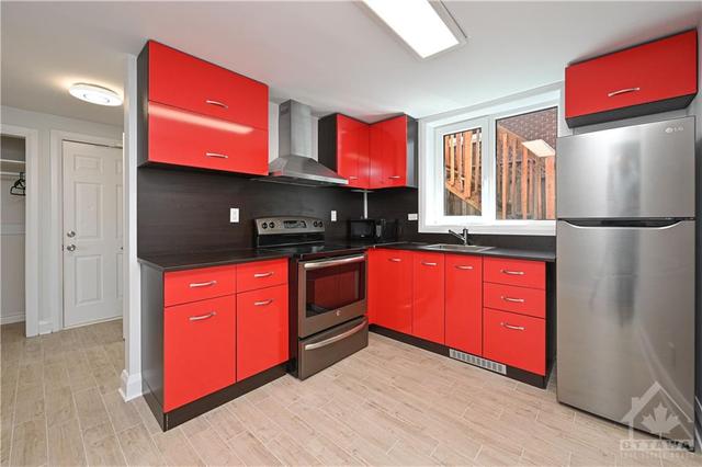 4 - 199 Ste Anne Avenue, Condo with 2 bedrooms, 1 bathrooms and 1 parking in Ottawa ON | Image 4