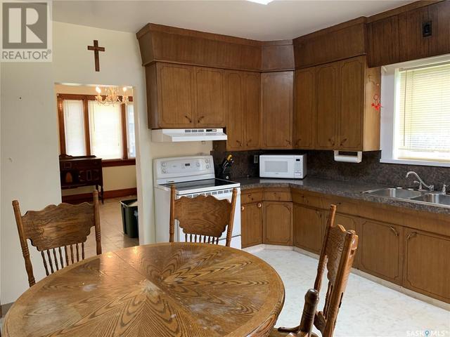 404 Main Street, House detached with 5 bedrooms, 2 bathrooms and null parking in Muenster SK | Image 16