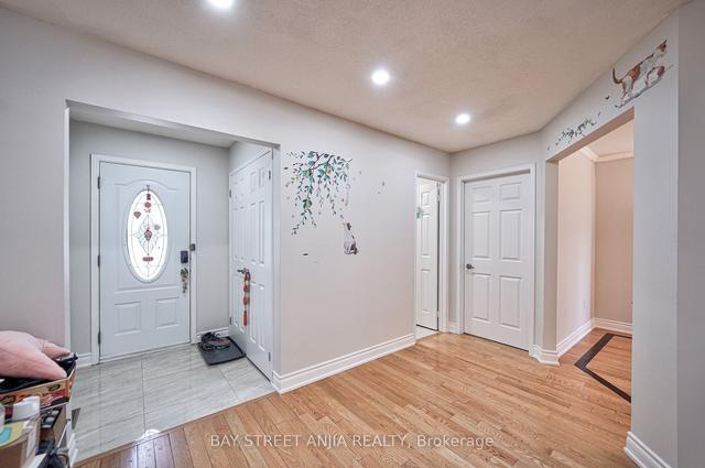 28 Mandel Cres, House detached with 4 bedrooms, 3 bathrooms and 5 parking in Richmond Hill ON | Image 34