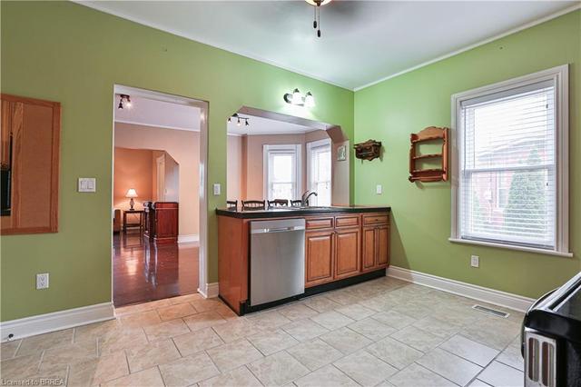28 Mount Pleasant Street, House detached with 4 bedrooms, 1 bathrooms and 4 parking in Brantford ON | Image 25