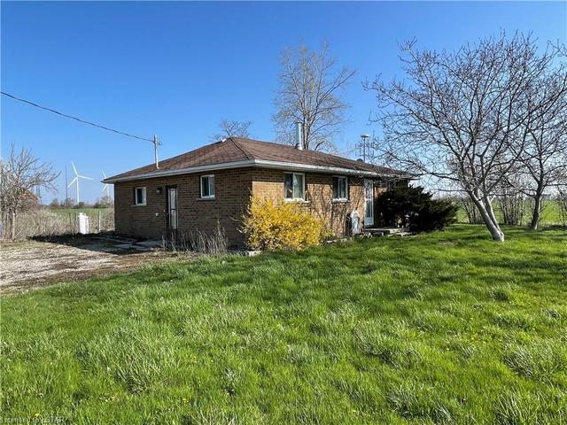 6327 & 6333 8 Line, House detached with 2 bedrooms, 1 bathrooms and null parking in Chatham Kent ON | Image 12