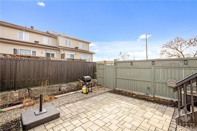 214 Cityview Crescent, Townhouse with 3 bedrooms, 3 bathrooms and 3 parking in Ottawa ON | Image 24