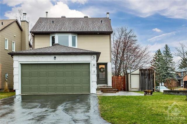 347 Cote Royale Crescent, House detached with 3 bedrooms, 3 bathrooms and 6 parking in Ottawa ON | Image 1