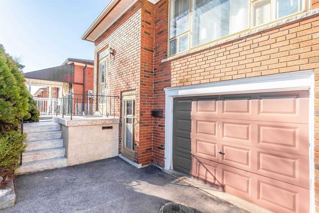 51 Starview Dr, House semidetached with 3 bedrooms, 2 bathrooms and 3 parking in Toronto ON | Image 12