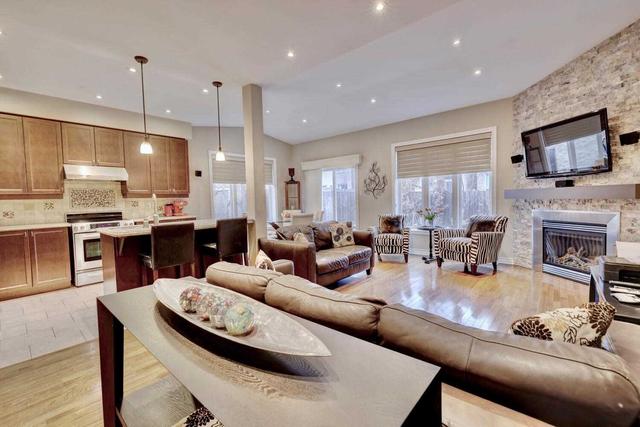 2374 Stone Glen Cres, House semidetached with 3 bedrooms, 4 bathrooms and 4 parking in Oakville ON | Image 6