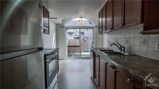 188 Tacom Circle, Townhouse with 3 bedrooms, 3 bathrooms and 2 parking in Ottawa ON | Image 6