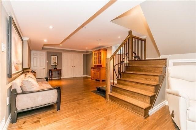 1141 Quaker Tr, House detached with 4 bedrooms, 3 bathrooms and 6 parking in Newmarket ON | Image 3