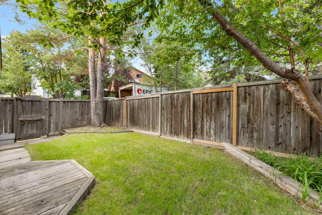 20 Berkshire Close Nw, House detached with 5 bedrooms, 2 bathrooms and 1 parking in Calgary AB | Image 8