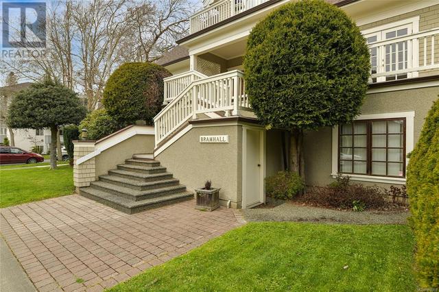1142 Oscar St, House attached with 2 bedrooms, 2 bathrooms and 1 parking in Victoria BC | Image 30