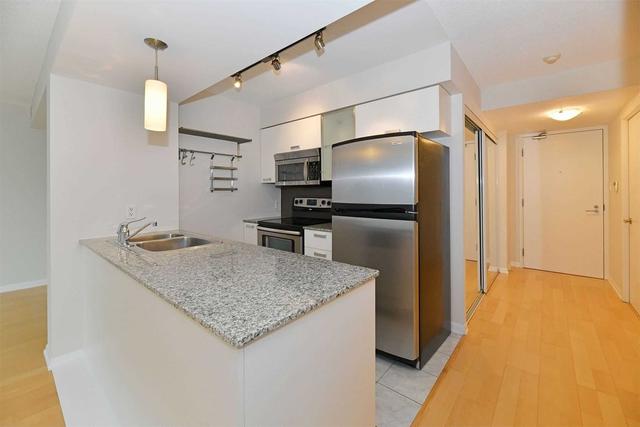 708 - 37 Grosvenor St, Condo with 1 bedrooms, 1 bathrooms and 0 parking in Toronto ON | Image 2