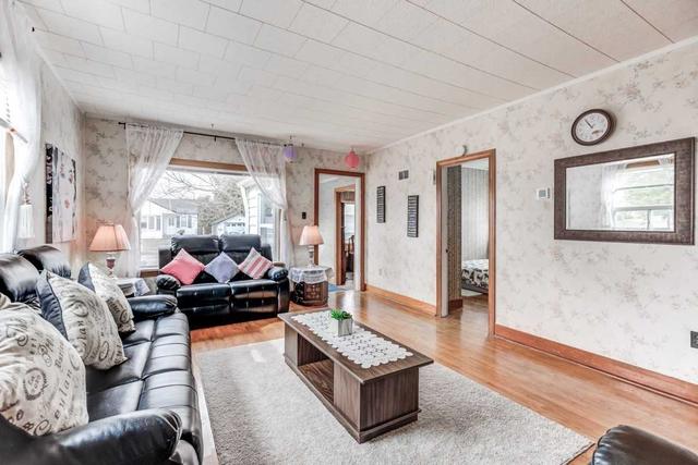 19 Carnegie St, House detached with 3 bedrooms, 1 bathrooms and 9 parking in Scugog ON | Image 21