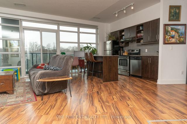 212 - 35 Brian Peck Cres, Condo with 2 bedrooms, 2 bathrooms and 1 parking in Toronto ON | Image 2