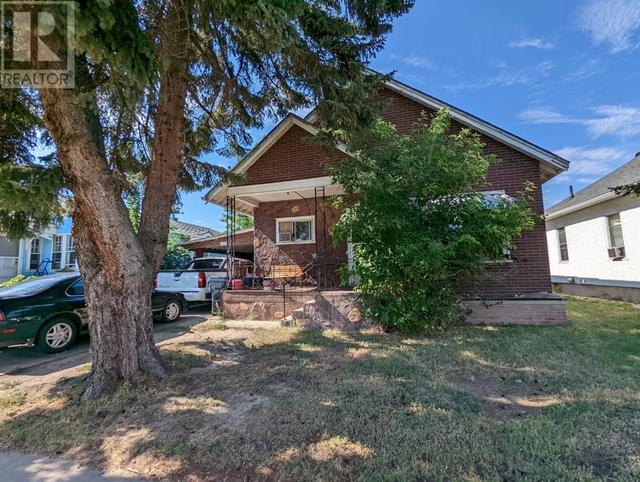764 4 Street Se, House detached with 3 bedrooms, 2 bathrooms and 2 parking in Medicine Hat AB | Image 1