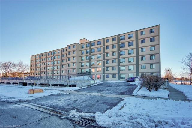 211 - 18 Holborn Court, House attached with 2 bedrooms, 2 bathrooms and 1 parking in Kitchener ON | Image 4