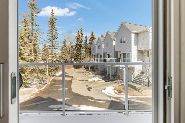 18 Stradwick Rise Sw, Home with 4 bedrooms, 2 bathrooms and 4 parking in Calgary AB | Image 31