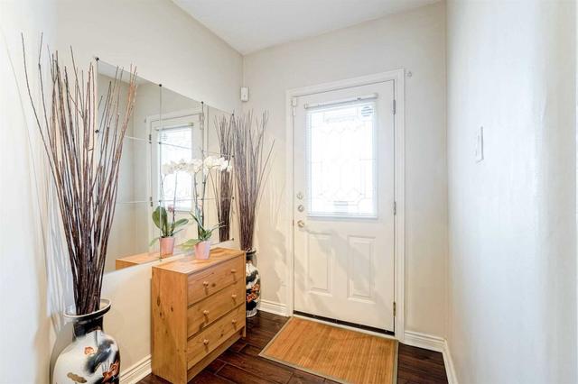 32 Glenora Ave, House detached with 4 bedrooms, 2 bathrooms and 4 parking in Toronto ON | Image 2