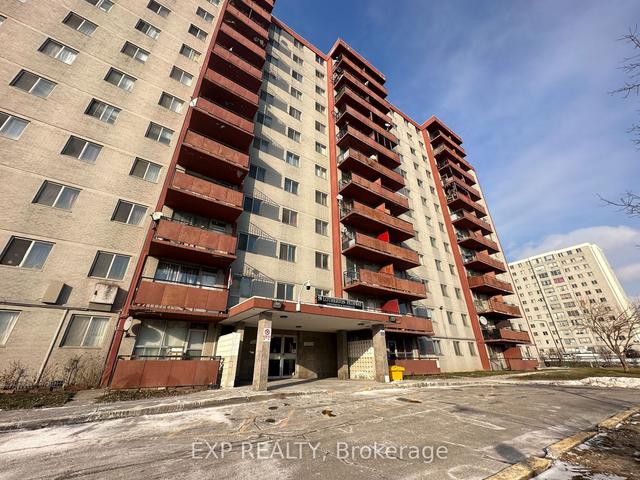 1202 - 50 Lotherton Ptwy, Condo with 3 bedrooms, 1 bathrooms and 1 parking in Toronto ON | Image 1