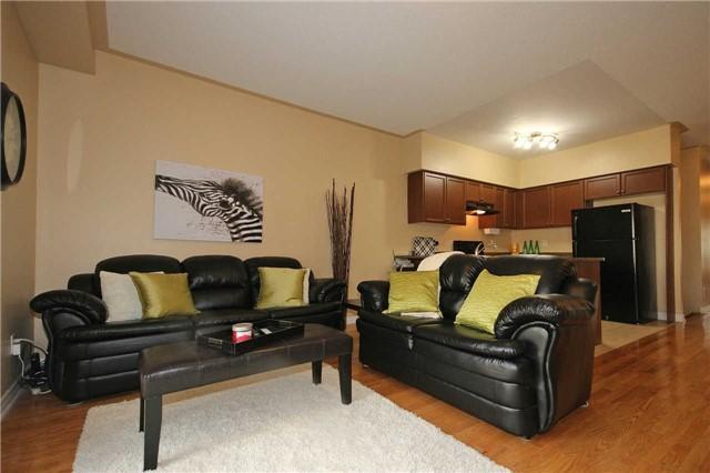 80 Evanwood Cres, House attached with 3 bedrooms, 3 bathrooms and 1 parking in Brampton ON | Image 7
